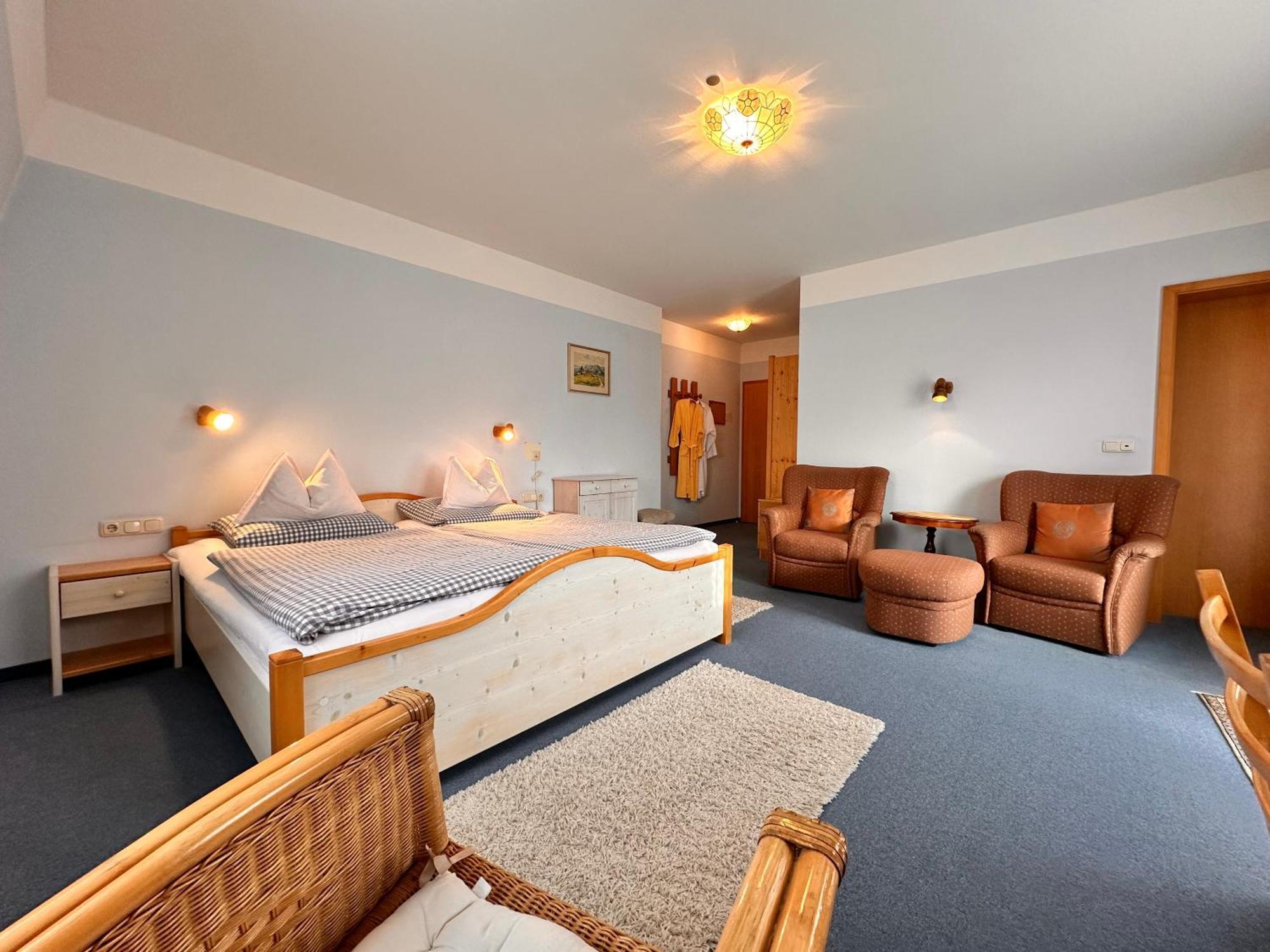 Pension Zum Loewen, Parkplatz, Fruehstueck, Wlan, Zentral Bad Steben Esterno foto
