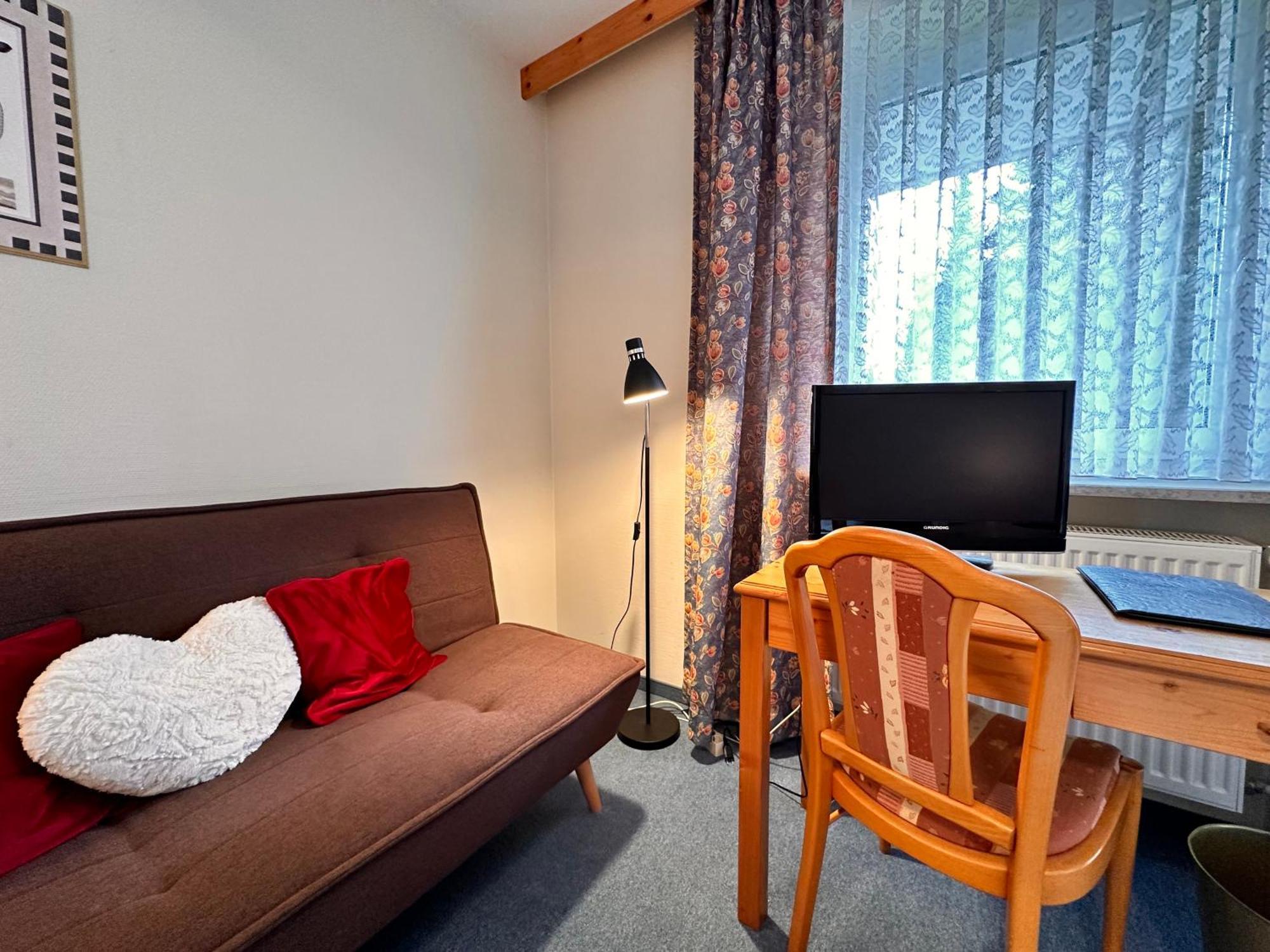 Pension Zum Loewen, Parkplatz, Fruehstueck, Wlan, Zentral Bad Steben Esterno foto